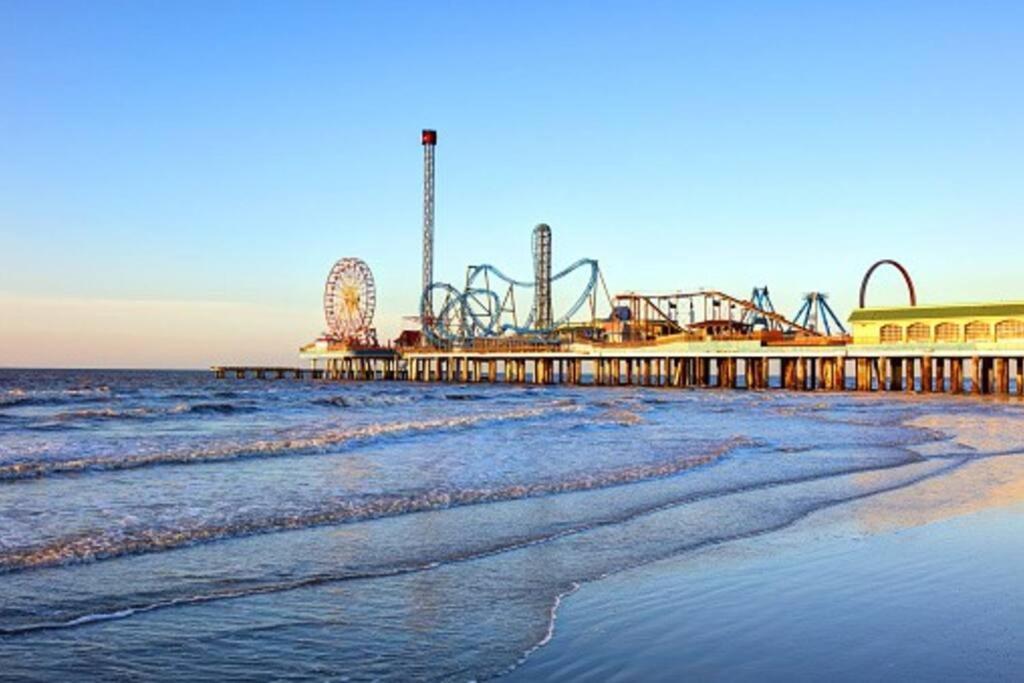 Sea-Renity Heated Pools Steps To The Beach Galveston Buitenkant foto